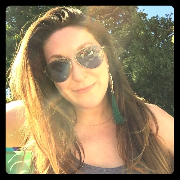 Hello!!  👋🏻👋🏻 I’m Bobby at Blink Boutik! - Picture 2 of 4